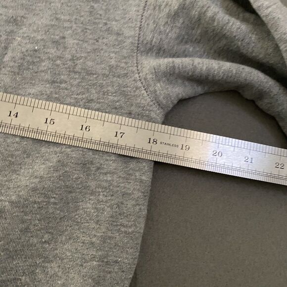 Disneyland Resort Sweatshirt Youth XL Gray Embroidered Tigger Disney Winnie Pooh - Picture 6 of 14